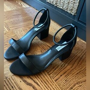 Never worn Steve Madden size 8.5 black block heels